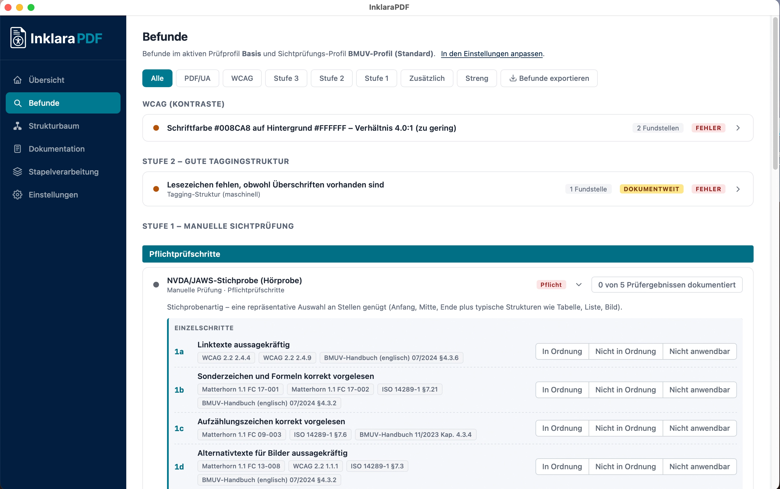InklaraPDF-Befundansicht: filterbare Liste mit WCAG-Kontrastbefunden, einem Stufe-3-Befund und aufgeklappten manuellen Prüfschritten der Stufe 1 inkl. Einzelschritte 1a–1d.